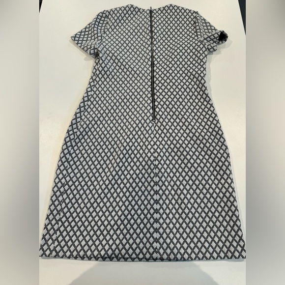 Calvin Klein Black and White quilted geometric pattern Sheath Dress zipper back - Picture 9 of 13